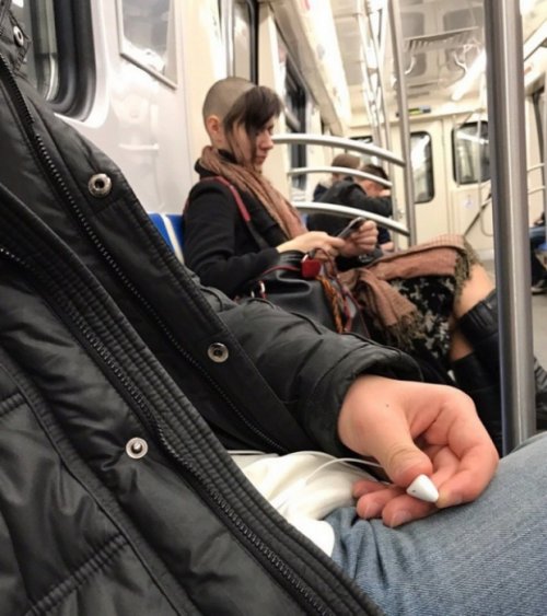 Странные и необычные пассажиры в метро, Странности,фотографиях,метро,пассажиры,необычные