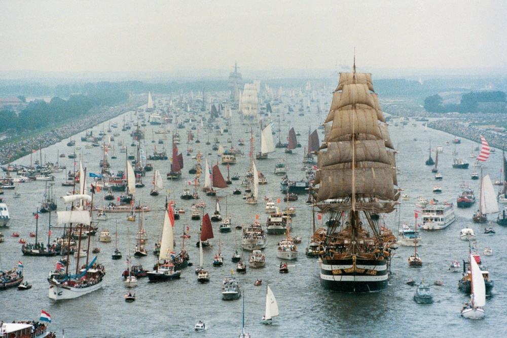 10 фото парада судов в Амстердаме, от которых захочется купить себе кораблик и уйти в море