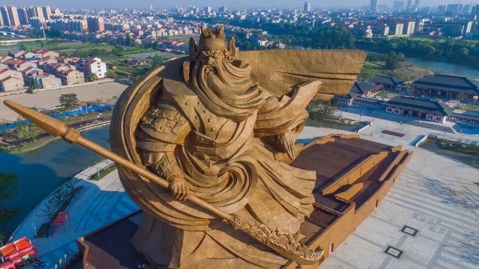 В Китае появилась огромная статуя древнего полководца Гуань Юя , Китай,Гуань Юя