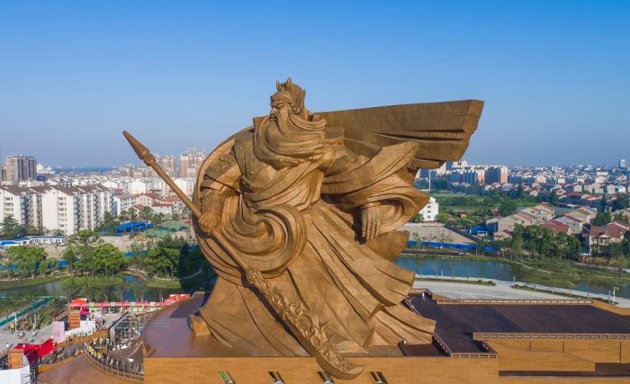 В Китае появилась огромная статуя древнего полководца Гуань Юя , Китай,Гуань Юя